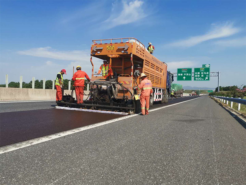 稀漿封層車(chē)微表處施工